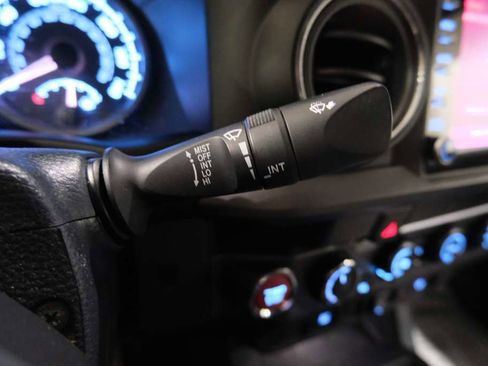 Used 2020 Toyota Tacoma TRD Sport image 37