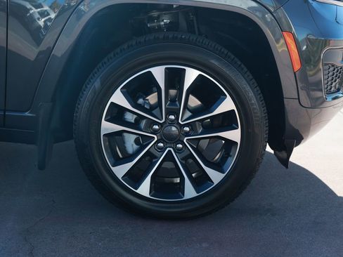 New 2025 Jeep Grand Cherokee Overland w/ Luxury Tech Group IV AWD/4WD image 8