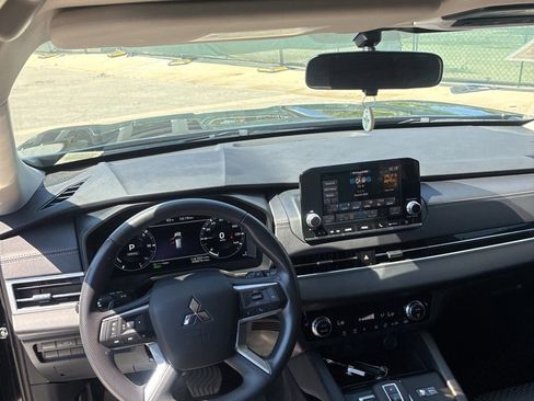 Used 2025 Mitsubishi Outlander ES AWD/4WD image 6