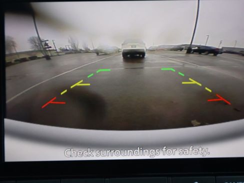 Used 2025 Nissan Pathfinder S image 15