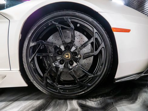 Used 2015 Lamborghini Aventador LP 700-4 image 21