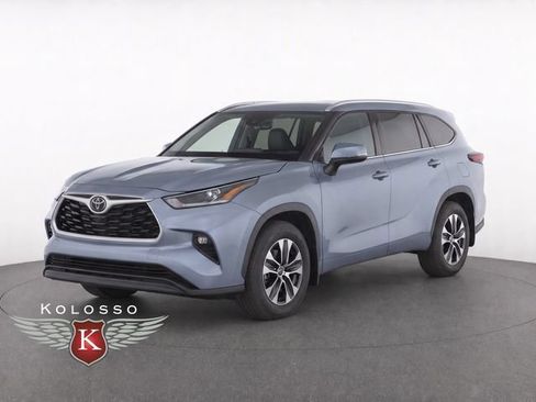 Used 2021 Toyota Highlander XLE AWD/4WD image 1