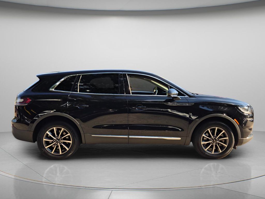 Used 2022 Lincoln Nautilus AWD image 6