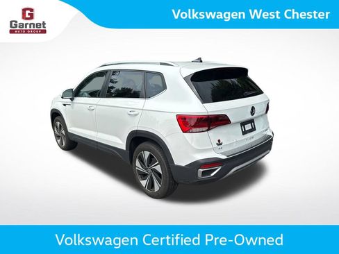 Used 2024 Volkswagen Taos SE w/ Panoramic Sunroof Package AWD/4WD image 3