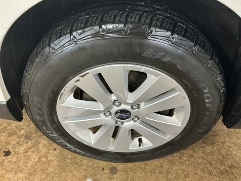 Used 2019 Subaru Outback 2.5i Premium image 26