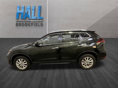 Used 2020 Nissan Rogue SV image 2