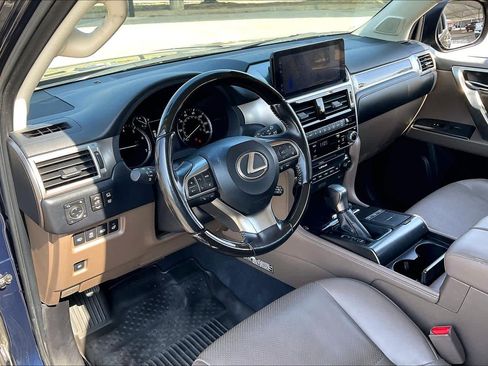 Used 2023 Lexus GX 460 Luxury w/ Accessory Package AWD/4WD image 17