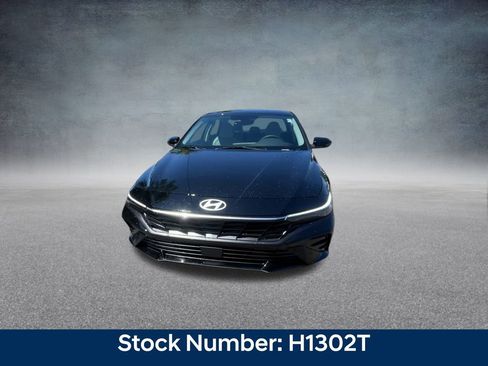 New 2025 Hyundai Elantra Limited image 6