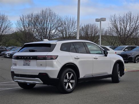 Used 2025 Honda Prologue Touring image 4