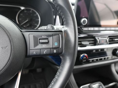 Used 2023 Nissan Pathfinder SV image 32