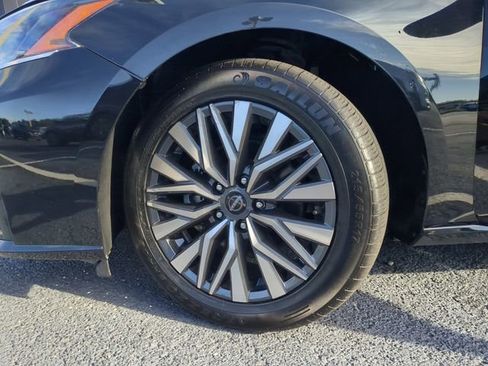 Used 2024 Nissan Altima 2.5 SV image 33