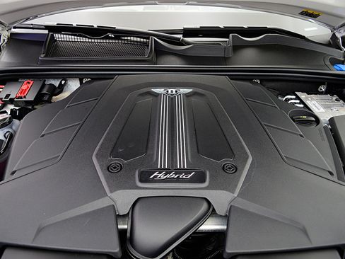 New 2025 Bentley Bentayga Plug-In Hybrid image 24