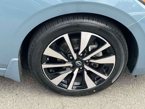 Used 2024 Nissan Sentra SV w/ SV Premium Package FWD image 6