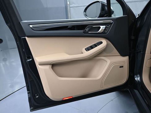 New 2026 Porsche Macan image 15