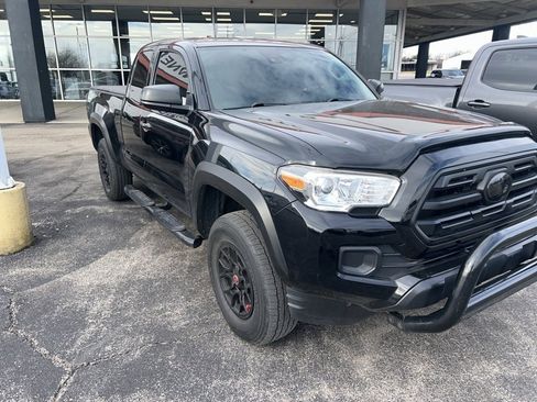 Used 2019 Toyota Tacoma SR image 4