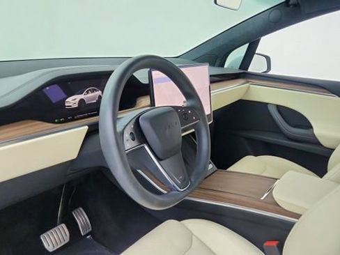 Used 2024 Tesla Model X image 17
