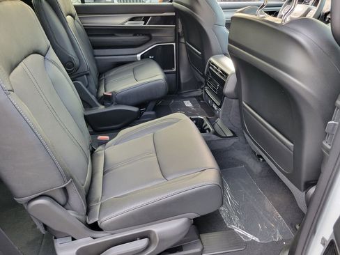 New 2026 Jeep Grand Wagoneer Limited w/ Premium Group II image 18