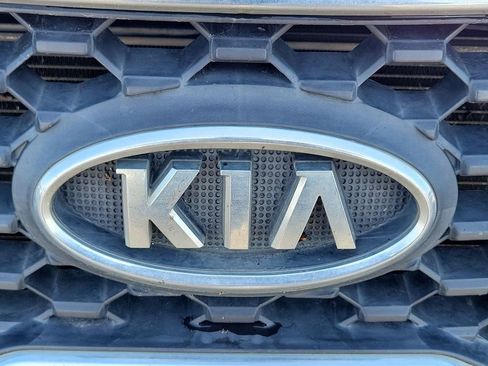 Used 2011 Kia Sorento 2WD w/ Convenience Pkg image 22