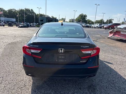 Used 2018 Honda Accord Sport image 6