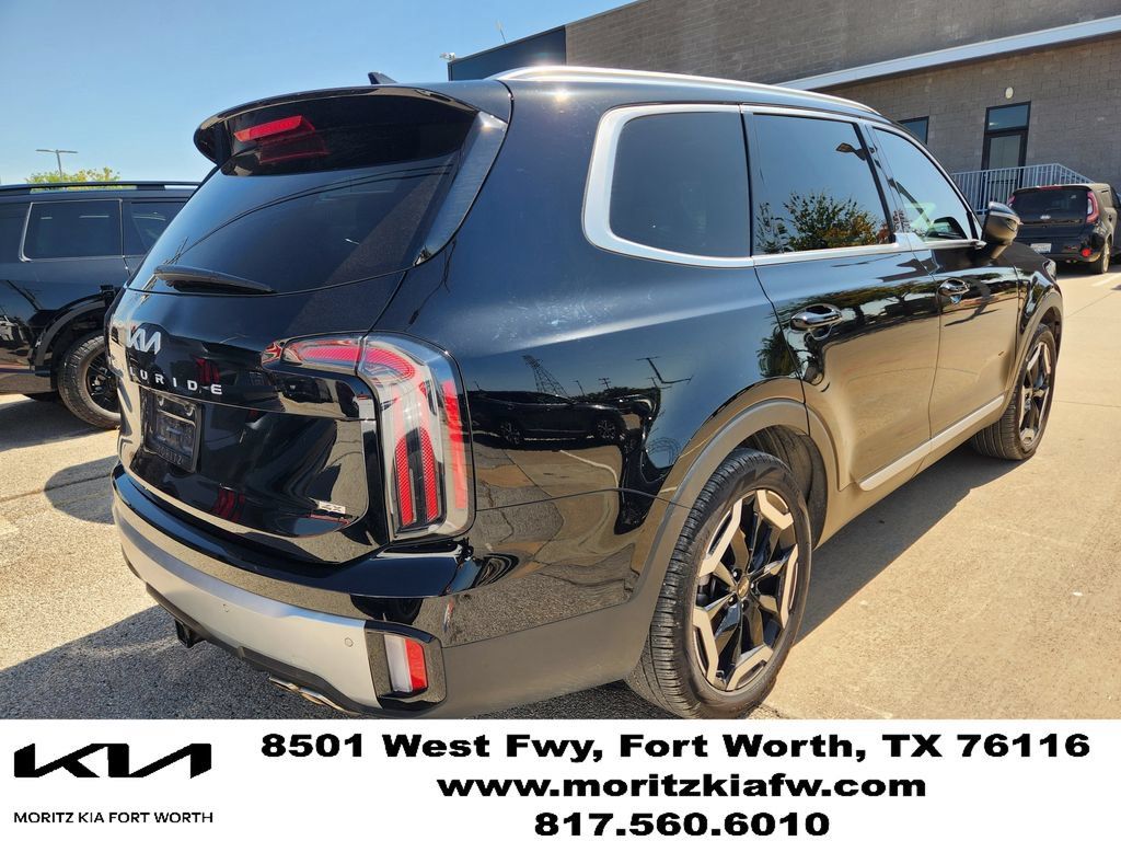 Certified 2024 Kia Telluride EX w/ EX Captain's Chair Package AWD/4WD image 3