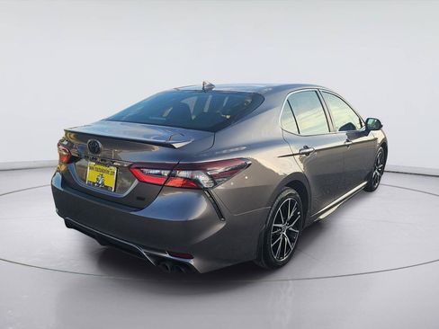 Used 2024 Toyota Camry SE FWD image 5