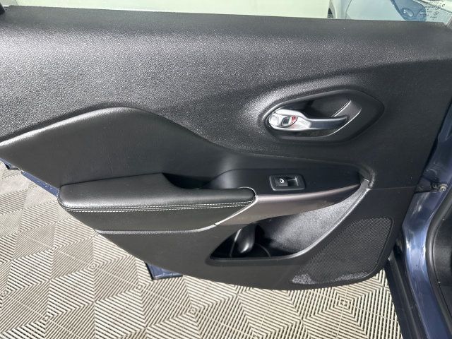 Used 2019 Jeep Cherokee Limited AWD/4WD image 22