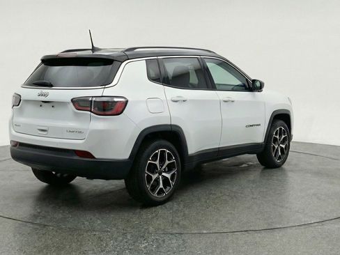 Used 2025 Jeep Compass Limited image 9