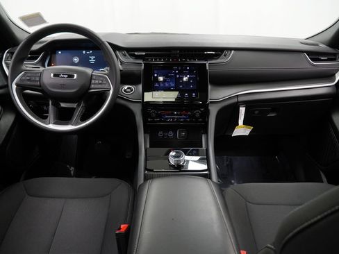 Used 2025 Jeep Grand Cherokee Laredo X AWD/4WD image 26