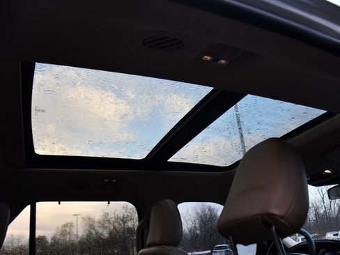 Used 2023 Ford Explorer Limited w/ Limited Technology Package image 16