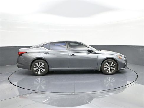 Used 2022 Nissan Altima 2.5 SV image 24