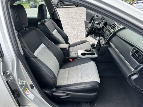 Used 2014 Toyota Camry SE image 17