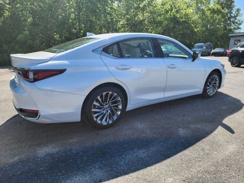 Used 2024 Lexus ES 300h Ultra Luxury w/ Accessory Package (Z2) FWD image 10