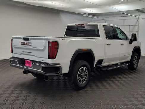 Used 2024 GMC Sierra 2500 SLT w/ SLT Premium Package AWD/4WD image 8