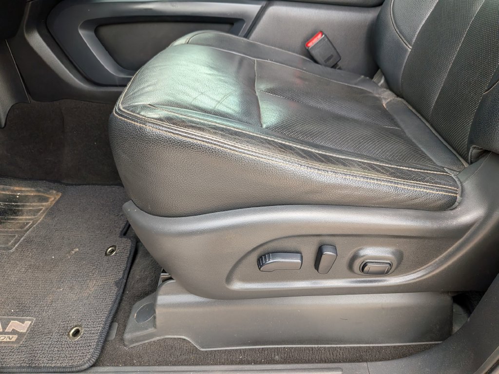 Used 2019 Nissan Titan SL w/ Midnight Edition AWD/4WD image 17