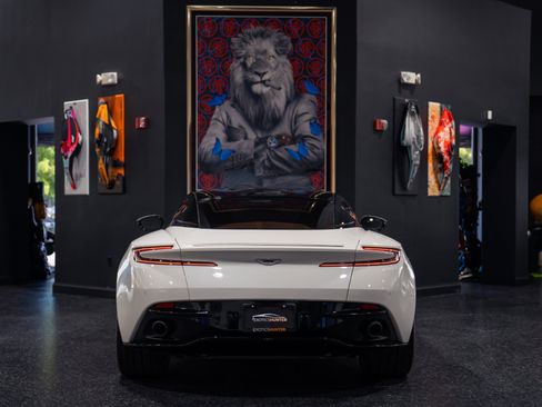Used 2018 Aston Martin DB11 V12 RWD image 7
