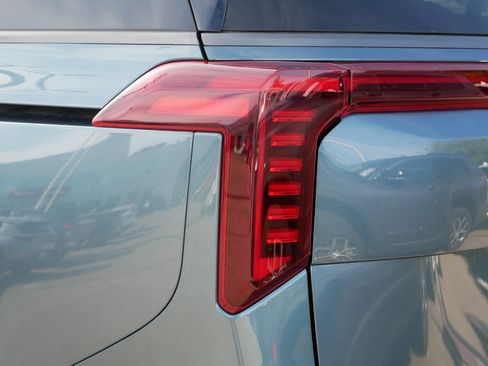 Certified 2025 Kia Carnival SX Prestige FWD image 17