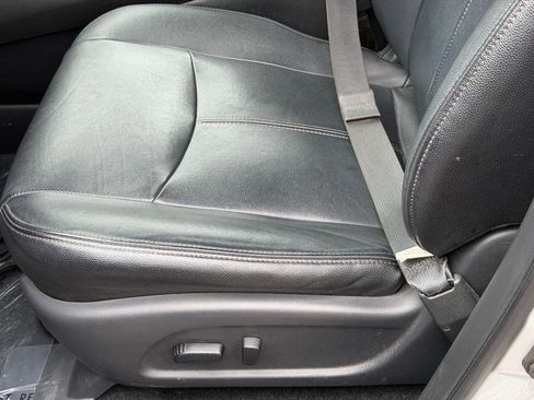 Used 2020 Nissan Pathfinder SV image 23