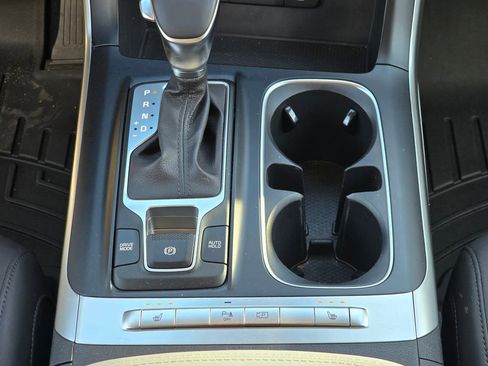 Used 2024 Kia Carnival LX image 36