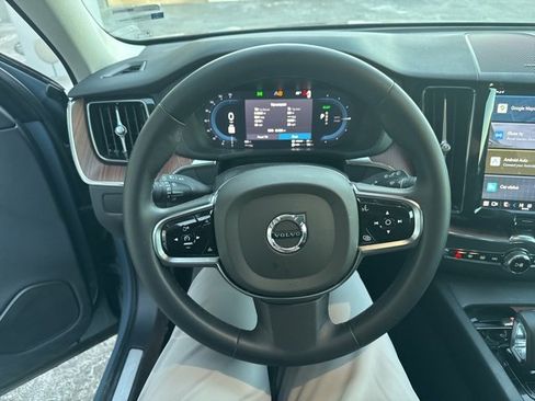 Used 2023 Volvo XC60 T8 Plus w/ Climate Package image 5