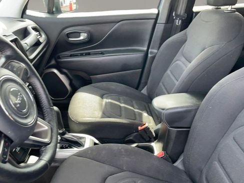 Used 2022 Jeep Renegade Latitude AWD/4WD image 31