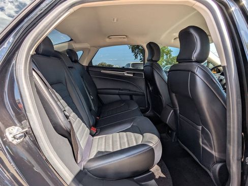 Used 2018 Ford Fusion SE AWD/4WD image 14