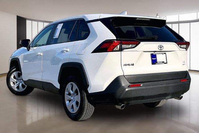 Used 2025 Toyota RAV4 LE AWD/4WD image 4
