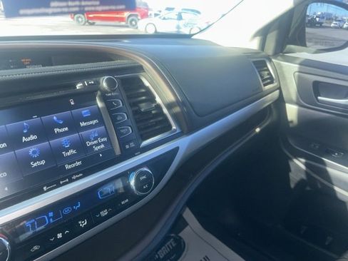 Used 2017 Toyota Highlander XLE image 30