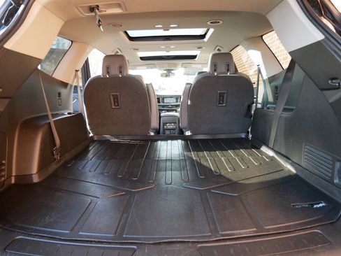 Used 2018 Buick Enclave Essence image 11