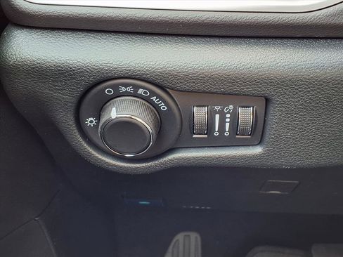 New 2026 Chrysler Voyager LX image 7