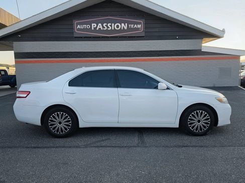 Used 2010 Toyota Camry LE FWD image 5