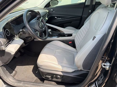 Used 2023 Hyundai Elantra Limited image 9