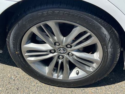 Used 2017 Toyota Camry SE image 17