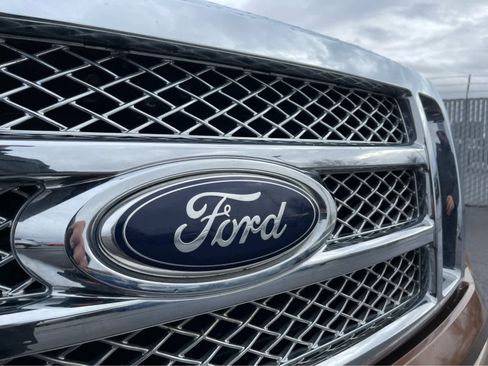 Used 2012 Ford F150 Lariat w/ Lariat Chrome Pkg image 8