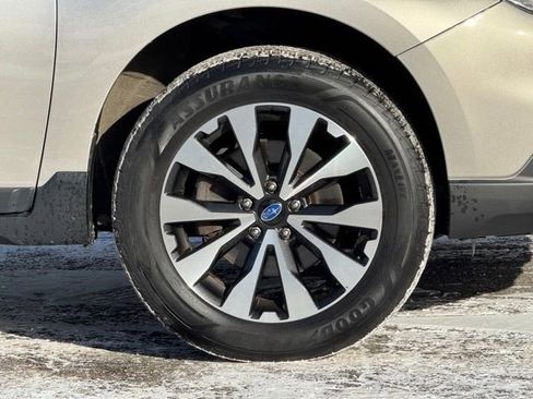 Used 2017 Subaru Outback 2.5i Limited image 3